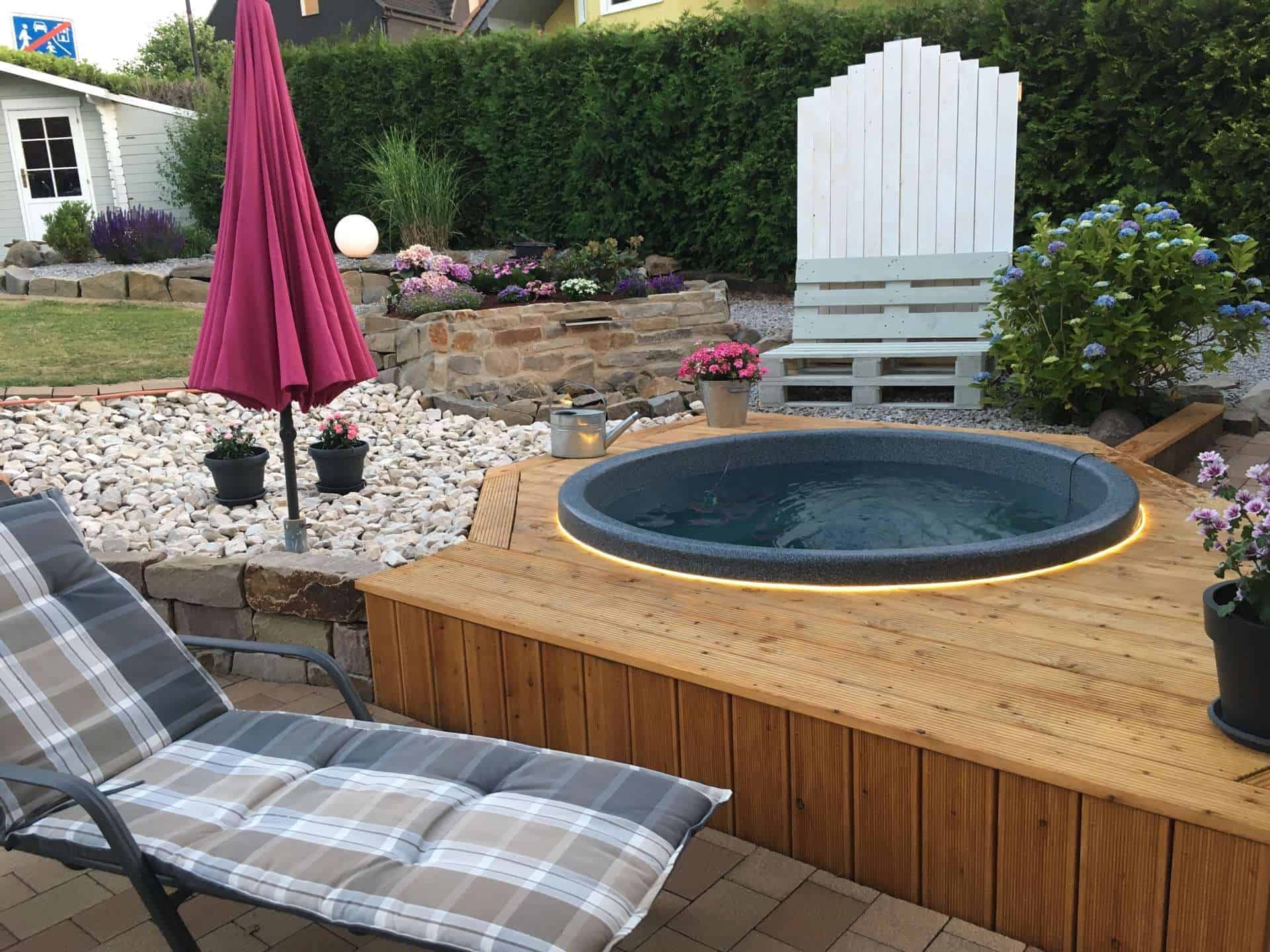 Selfbuilt hot tub met de Welltub Creeërt u uw eigen wellness tuin.